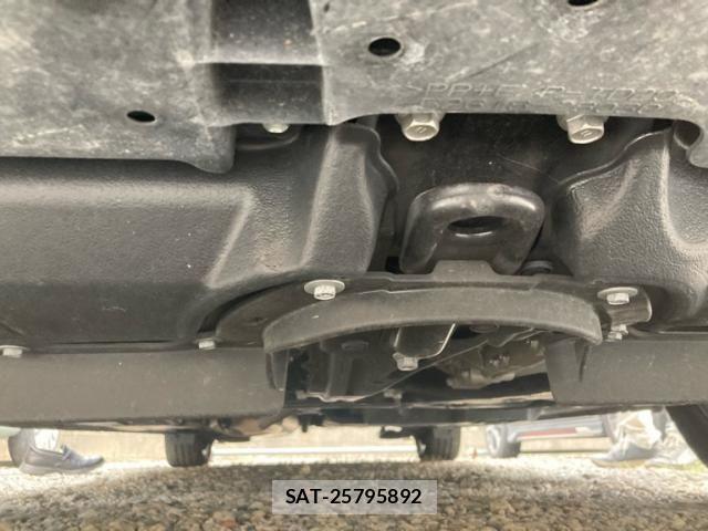 Toyota VOXY HYBRID 2019-05 8369725-6