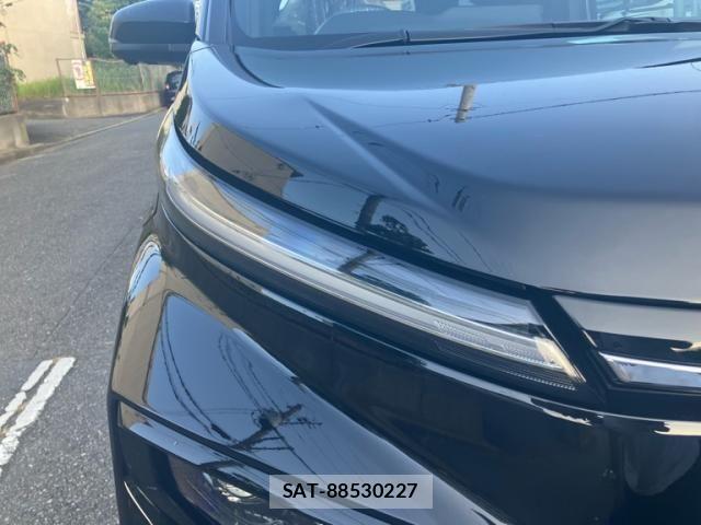 Toyota VOXY HYBRID 2026-07 8369698-17