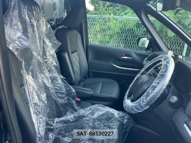 Toyota VOXY HYBRID 2026-07 8369698-18