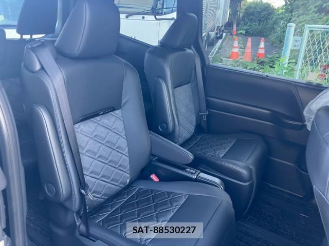 Toyota VOXY HYBRID 2026-07 8369698-19