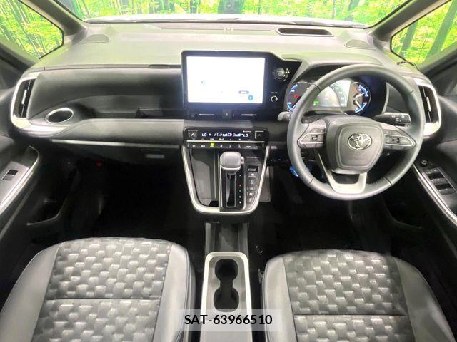 Toyota VOXY HYBRID 2025-04 8369701-1