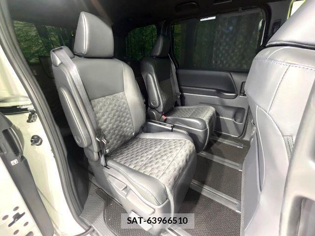 Toyota VOXY HYBRID 2025-04 8369701-8