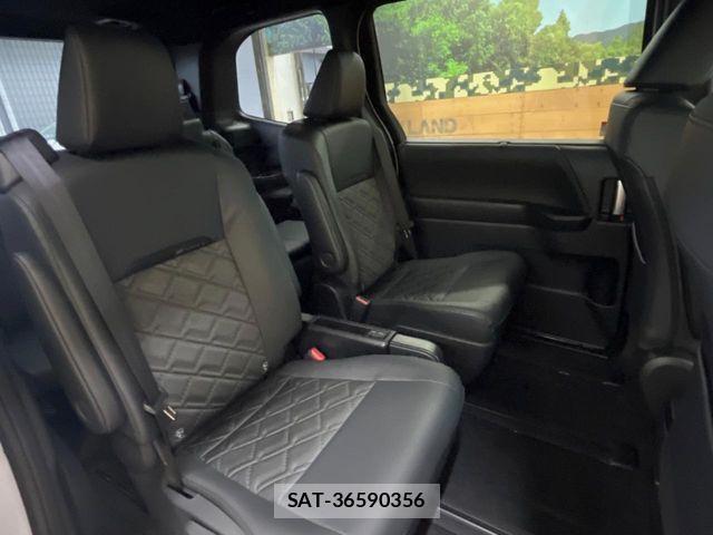 Toyota VOXY HYBRID 2026-07 8369699-11