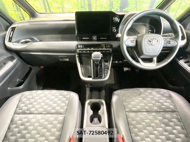 Toyota VOXY HYBRID 2024-12 8369714-1