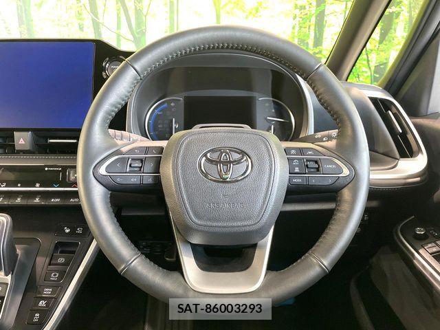 Toyota VOXY HYBRID 2024-11 8369709-11