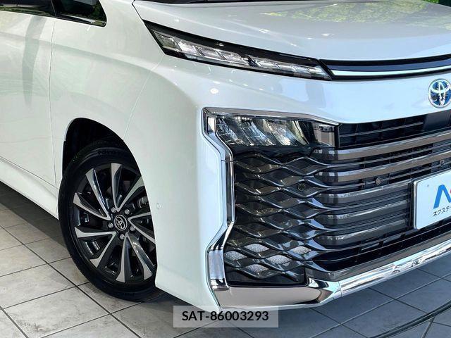 Toyota VOXY HYBRID 2024-11 8369709-12