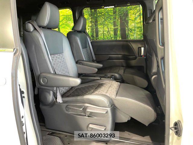 Toyota VOXY HYBRID 2024-11 8369709-8
