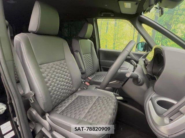 Toyota VOXY HYBRID 2025-09 8369704-7