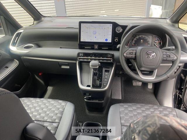 Toyota VOXY HYBRID 2023-03 8369708-1