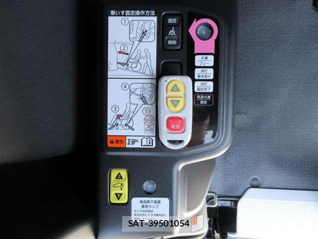 Toyota VOXY HYBRID 2024-07 8369706-13