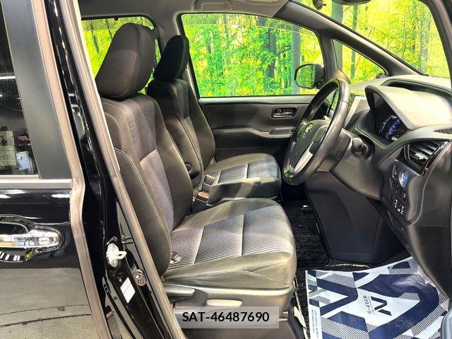 Toyota VOXY HYBRID 2017-01 8369726-7