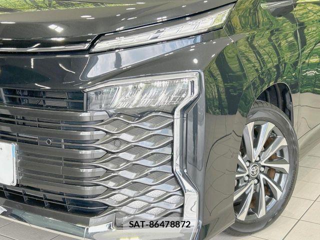 Toyota VOXY HYBRID 2023-08 8369716-12