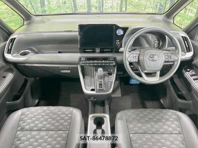 Toyota VOXY HYBRID 2023-08 8369716-1