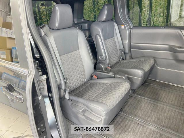 Toyota VOXY HYBRID 2023-08 8369716-8