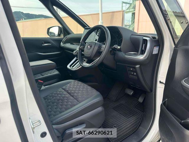 Toyota VOXY HYBRID 2025-01 8369703-9