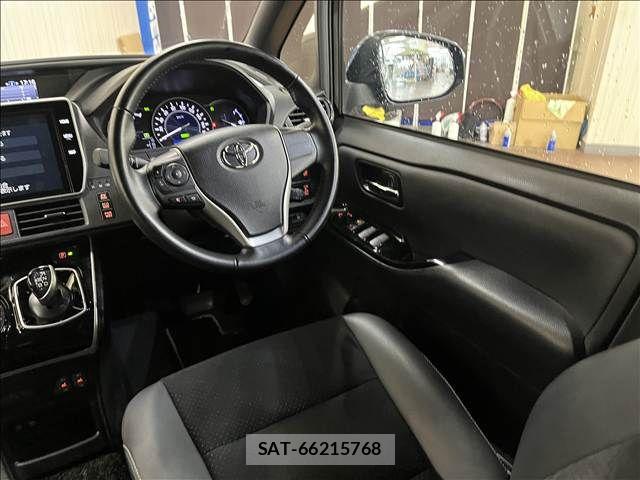 Toyota VOXY HYBRID 2021-01 8369721-11