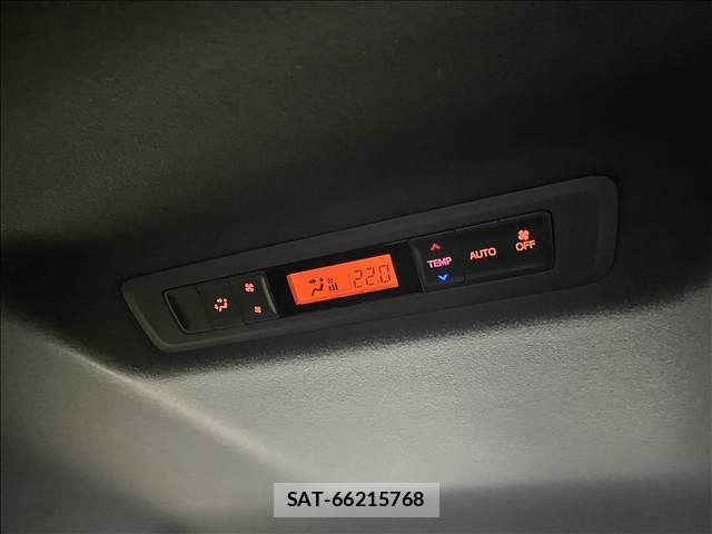 Toyota VOXY HYBRID 2021-01 8369721-13