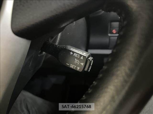 Toyota VOXY HYBRID 2021-01 8369721-19