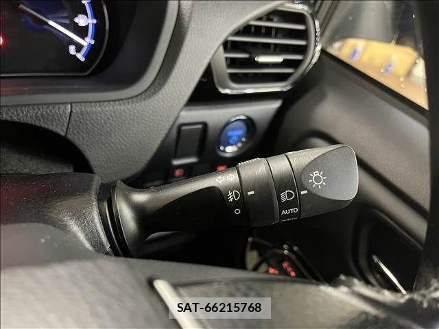 Toyota VOXY HYBRID 2021-01 8369721-22
