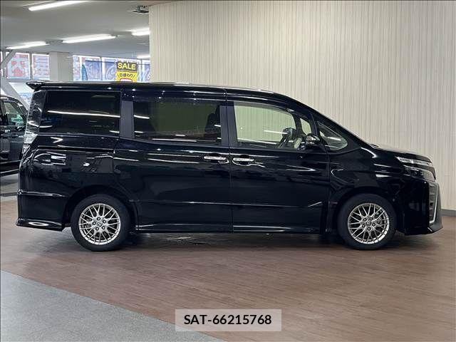 Toyota VOXY HYBRID 2021-01 8369721-7