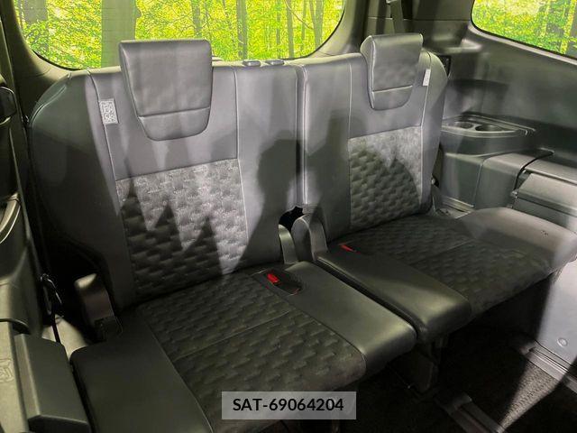 Toyota VOXY HYBRID 2022-03 8369713-9