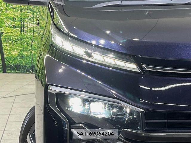 Toyota VOXY HYBRID 2022-03 8369713-12