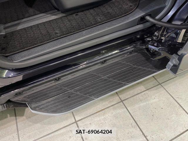 Toyota VOXY HYBRID 2022-03 8369713-5