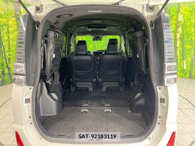 Toyota VOXY HYBRID 2019-08 8369724-9