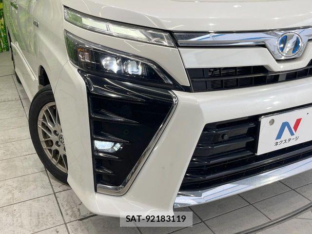Toyota VOXY HYBRID 2019-08 8369724-11
