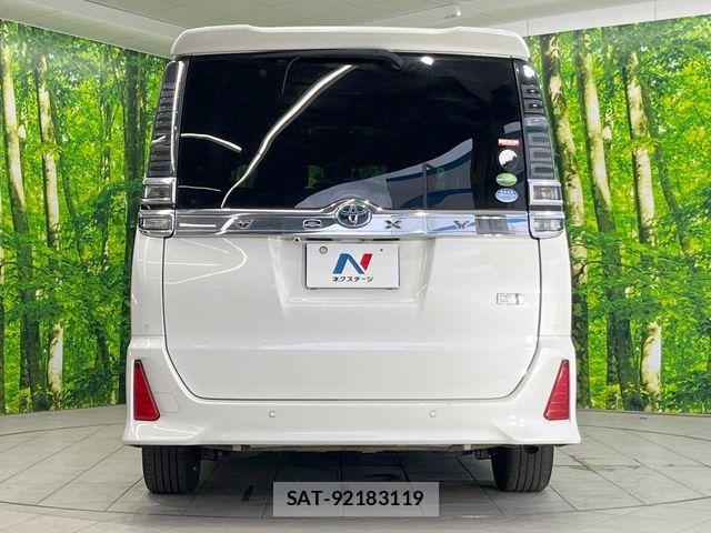 Toyota VOXY HYBRID 2019-08 8369724-14
