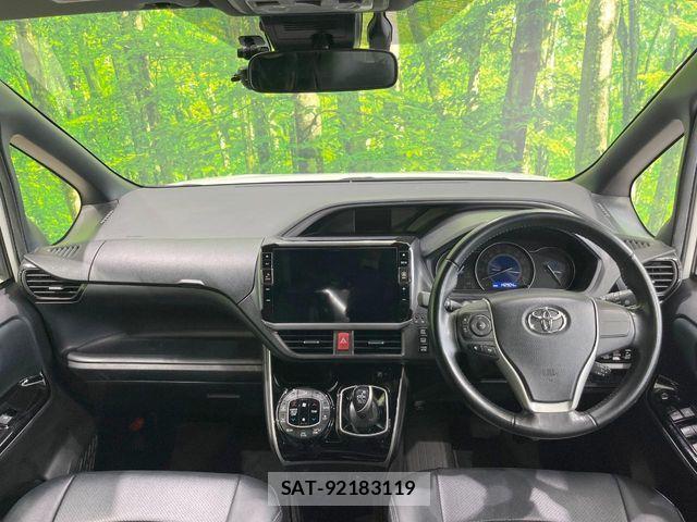Toyota VOXY HYBRID 2019-08 8369724-1