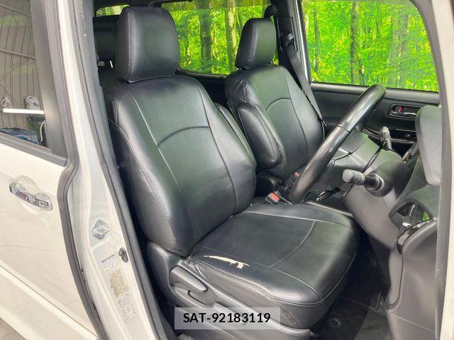 Toyota VOXY HYBRID 2019-08 8369724-7