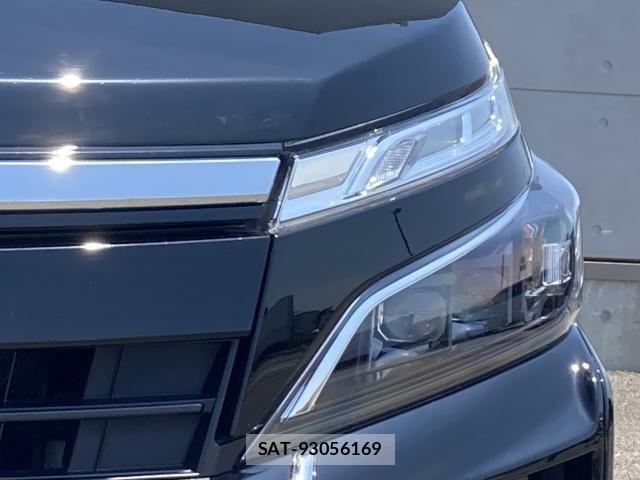 Toyota VOXY HYBRID 2021-12 8369719-10
