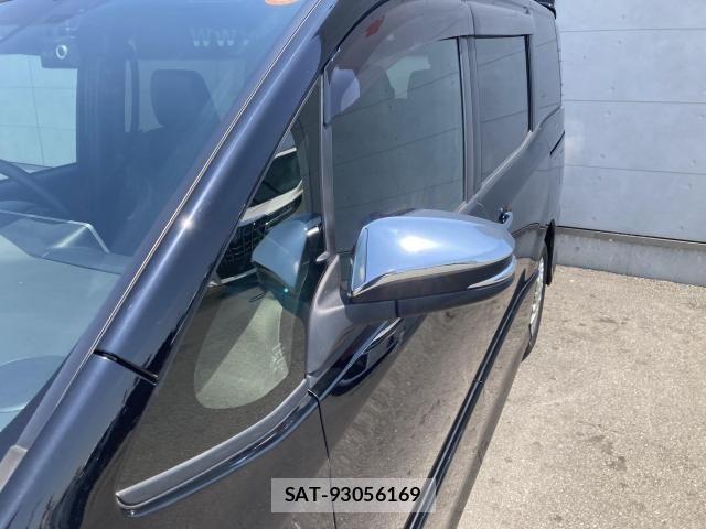 Toyota VOXY HYBRID 2021-12 8369719-12