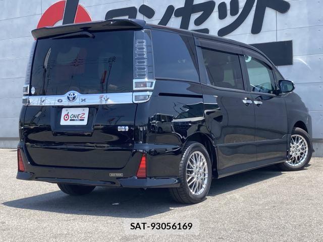 Toyota VOXY HYBRID 2021-12 8369719-2