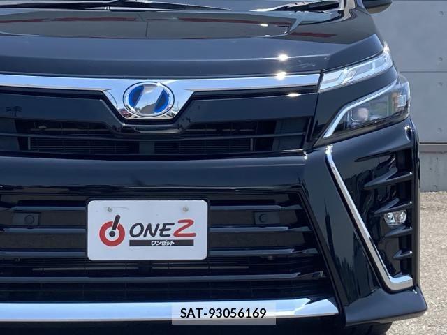 Toyota VOXY HYBRID 2021-12 8369719-7