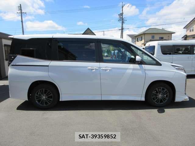 Toyota VOXY HYBRID 2026-01 8369702-3