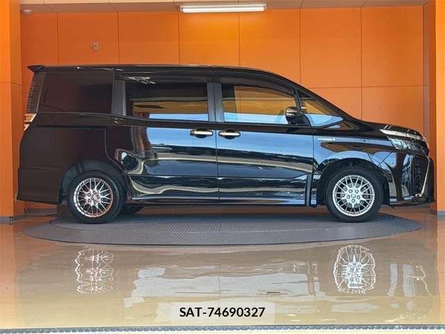 Toyota VOXY HYBRID 2019-09 8369723-10