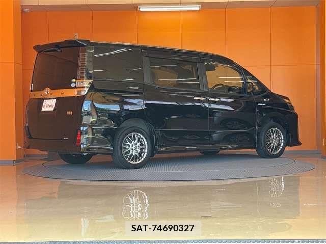 Toyota VOXY HYBRID 2019-09 8369723-11