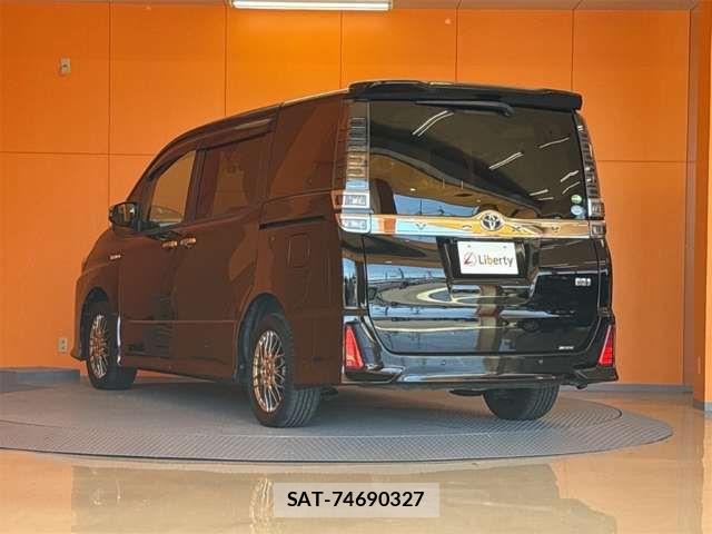 Toyota VOXY HYBRID 2019-09 8369723-13