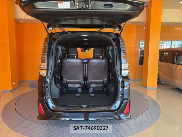 Toyota VOXY HYBRID 2019-09 8369723-14