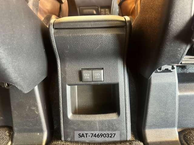 Toyota VOXY HYBRID 2019-09 8369723-19