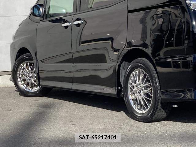 Toyota VOXY HYBRID 2021-07 8369720-15