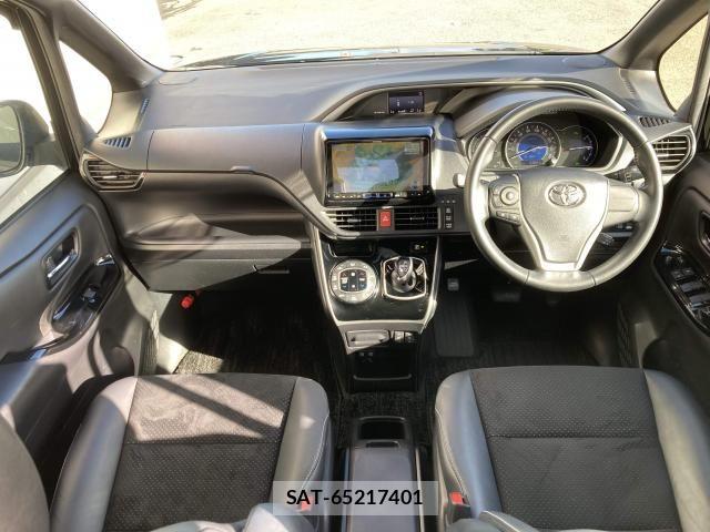 Toyota VOXY HYBRID 2021-07 8369720-1