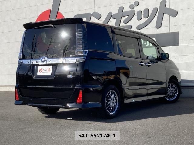 Toyota VOXY HYBRID 2021-07 8369720-2