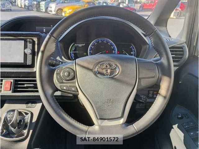 Toyota VOXY HYBRID 2014-06 8372373-17