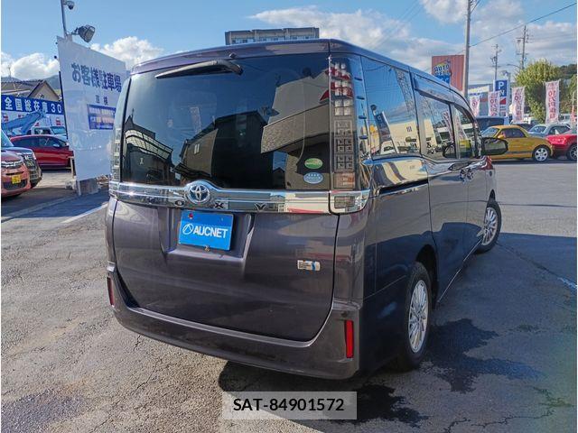 Toyota VOXY HYBRID 2014-06 8372373-1