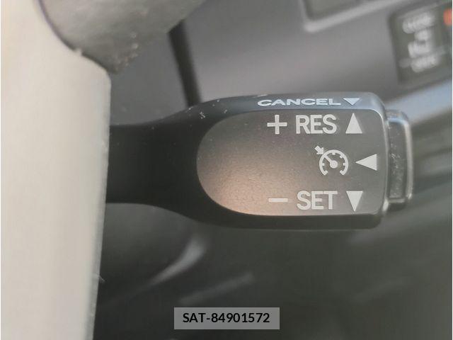 Toyota VOXY HYBRID 2014-06 8372373-19