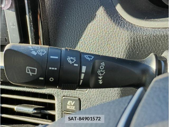 Toyota VOXY HYBRID 2014-06 8372373-20