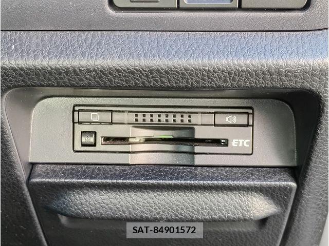 Toyota VOXY HYBRID 2014-06 8372373-25